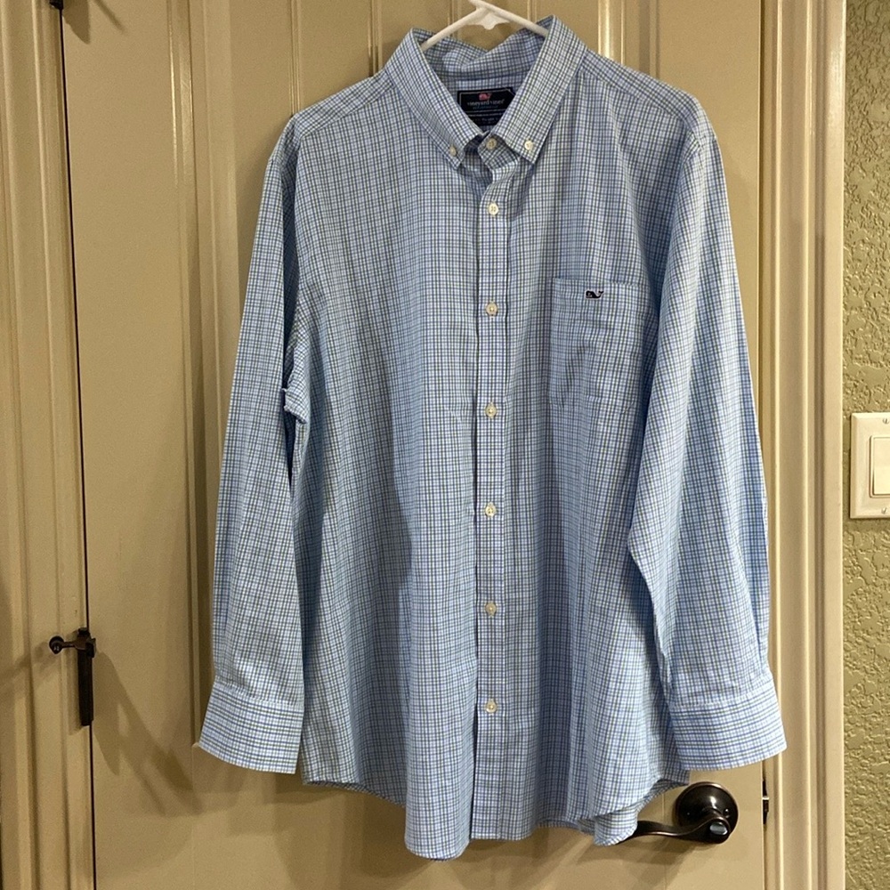 Men’s Button Down Shirt by Vineyard Vines Brand. EUC!